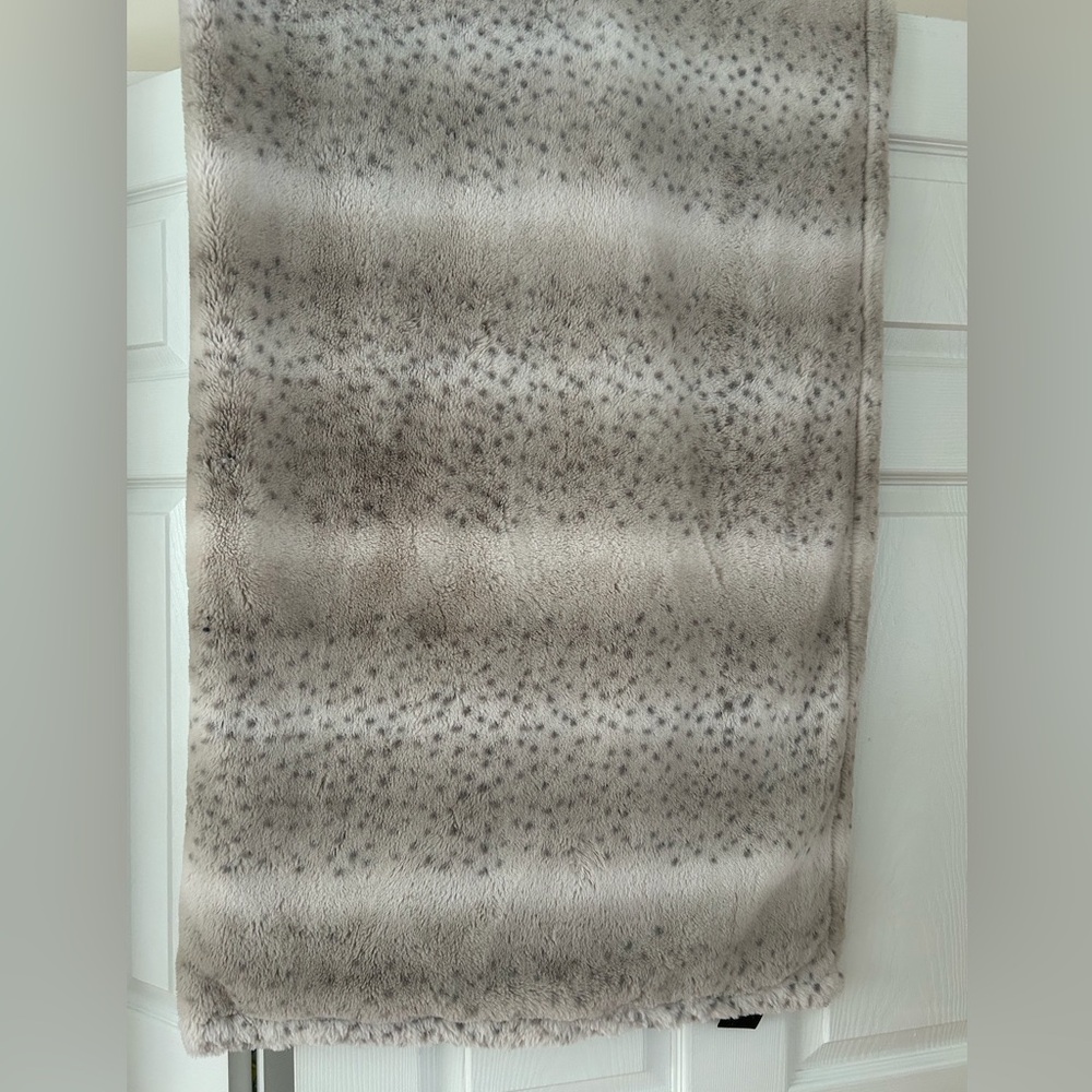 Cuddl Duds Plush Faux Fur Throw